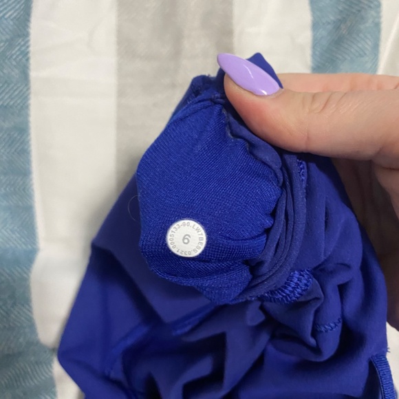 Lulu lemon shorts - Picture 2 of 4